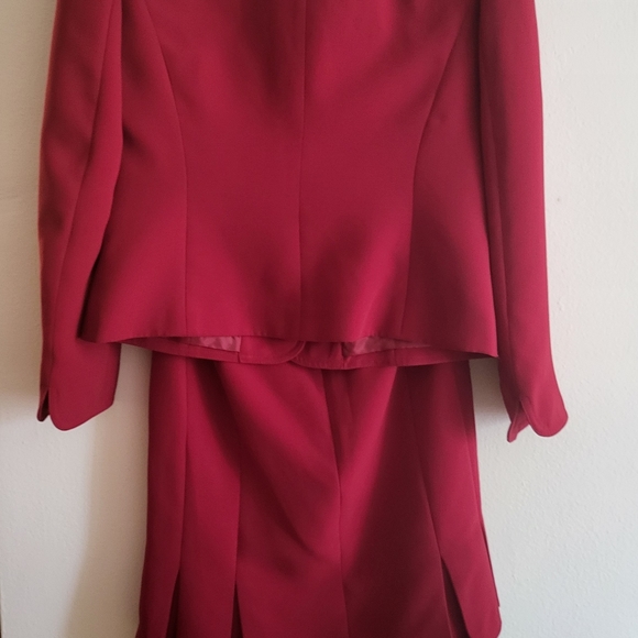 Tahari skirtsuit petite red size 6 - Picture 2 of 16